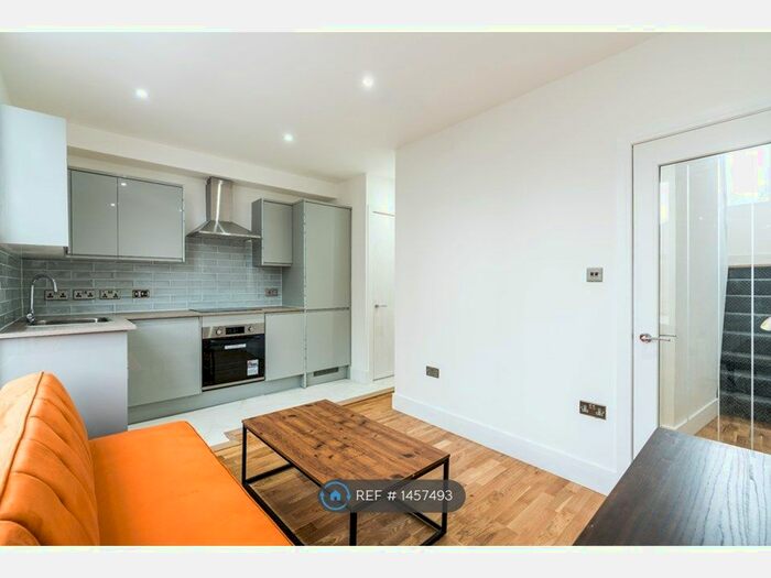 5 Bedroom Flat To Rent In Torriano Avenue, London, NW5
