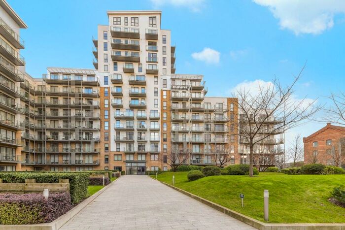3 Bedroom Flat To Rent In Seven Sea Gardens, Bow, London, E3