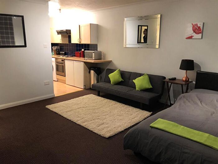 Studio For Sale In Queens Court, Queens Road, Slough, SL1