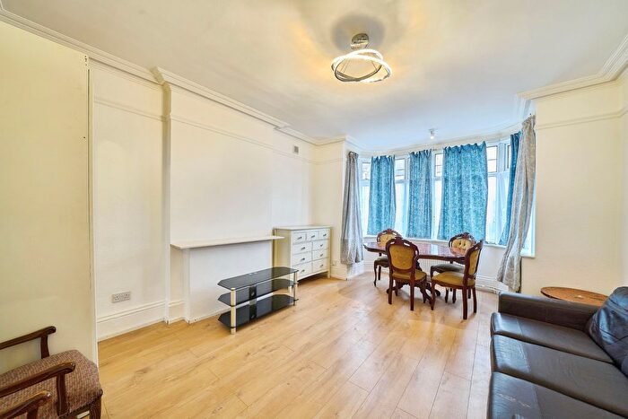 3 Bedroom Maisonette For Sale In Eagle Road, Wembley, HA0