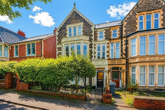 2 Bedroom Flat For Sale In Pencisely Road, Llandaff, Cardiff, CF5