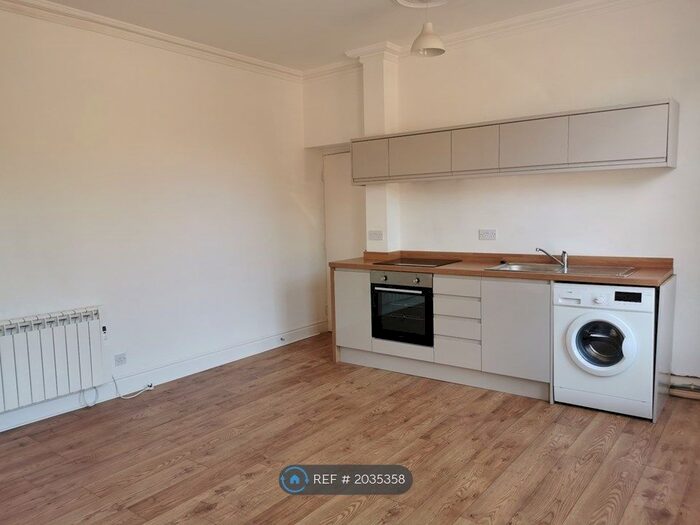 1 Bedroom Flat To Rent In Trinity Square, Margate, CT9
