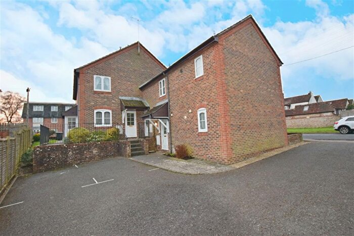 1 Bedroom Flat To Rent In Flat Halleys Court, Leatherbottle Lane, Chichester, West Sussex, PO19