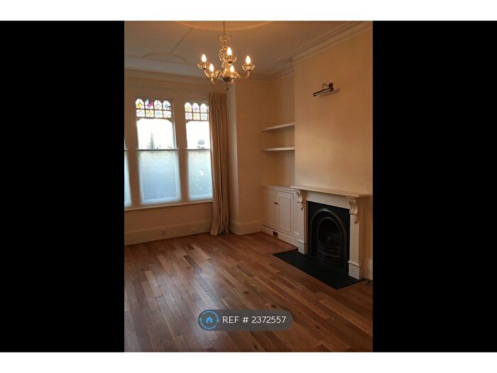 2 Bedroom Flat To Rent In Louisville Road, London, SW17