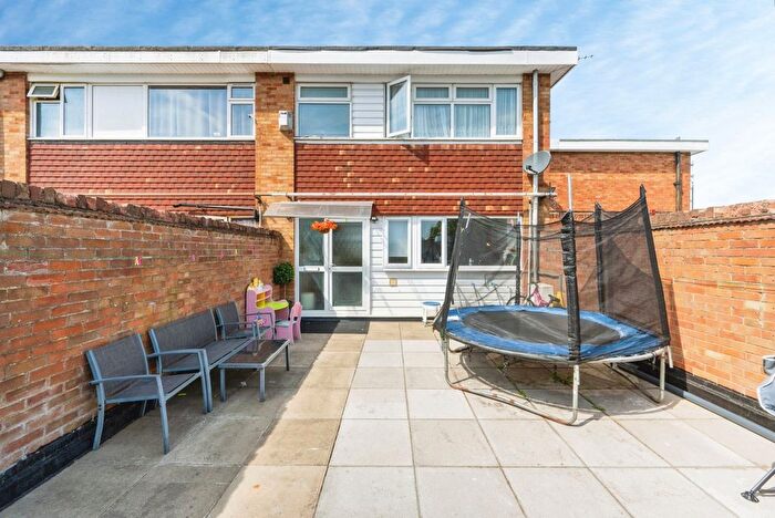 3 Bedroom Maisonette For Sale In Calverton Road, Bedfordshire, LU3