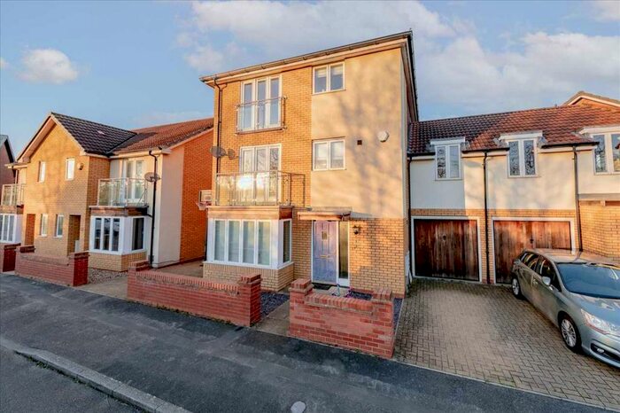 4 Bedroom Link Detached House To Rent In Hunsbury Chase, Broughton, Milton Keynes, MK10