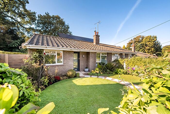 2 Bedroom Bungalow For Sale In Woodlane Close, Bramdean, Alresford, Hampshire, SO24
