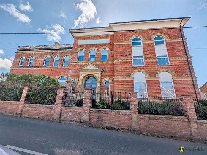 2 Bedroom Flat For Sale In Main Road, Havenstreet, Ryde, PO33