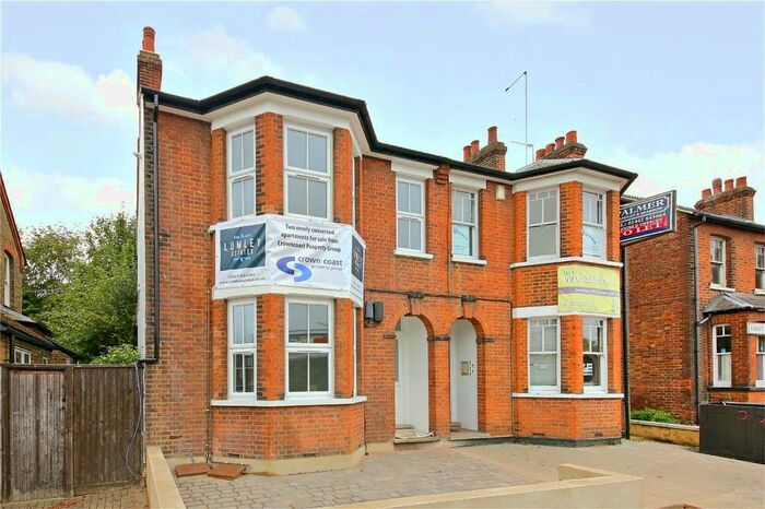 2 Bedroom Flat To Rent In Watling Street, Radlett, Hertfordshire, WD7