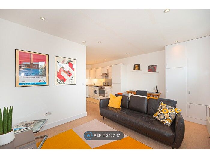 2 Bedroom Flat To Rent In Garratt Lane, London, SW18