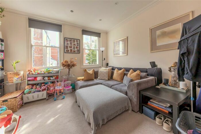 2 Bedroom Maisonette To Rent In Bell Street, London, NW1