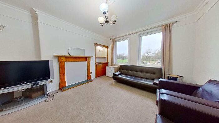 2 Bedroom Flat To Rent In Redbraes Place, Edinburgh, EH7