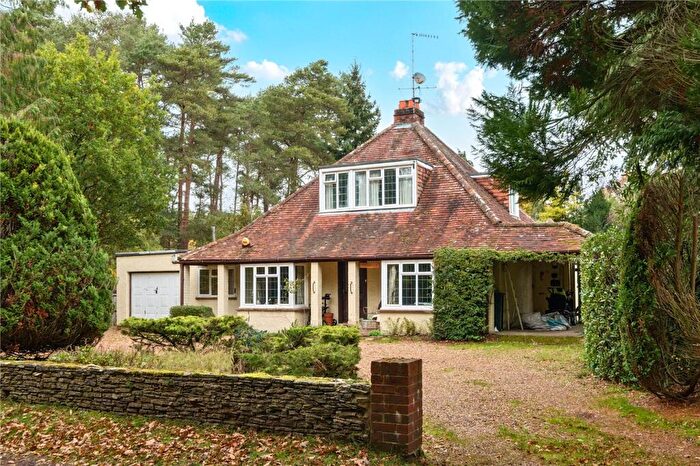 3 Bedroom House For Sale In Sandy Lane, Rushmoor, Farnham, Surrey, GU10