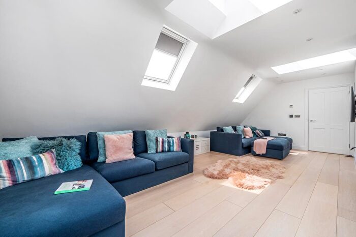 2 Bedroom Apartment To Rent In Yarnells Hill, Oxfordshire, OX2