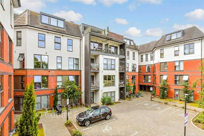 2 Bedroom Apartment For Sale In Mill Green Road, Mitcham Junction, Surrey, CR4