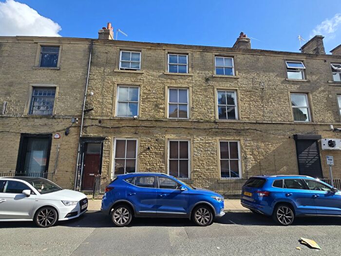 2 Bedroom Flat For Sale In Flat, Lord Street, Halifax, West Yorkshire, HX1