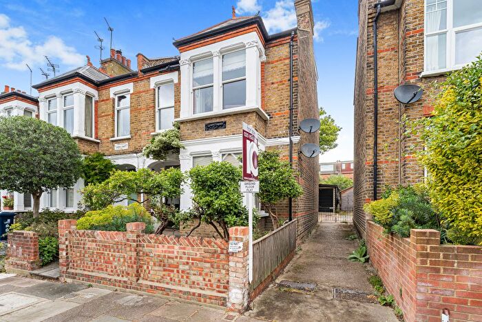 2 Bedroom Flat For Sale In Murray Road, Ealing, W5
