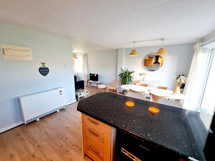 3 Bedroom Flat To Rent In Glan Gors, Harlech, LL46