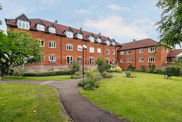 2 Bedroom Flat To Rent In Belmont Road, Leatherhead, KT22