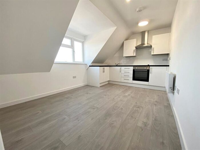 2 Bedroom Apartment To Rent In Thornhill Road, Luton, LU4