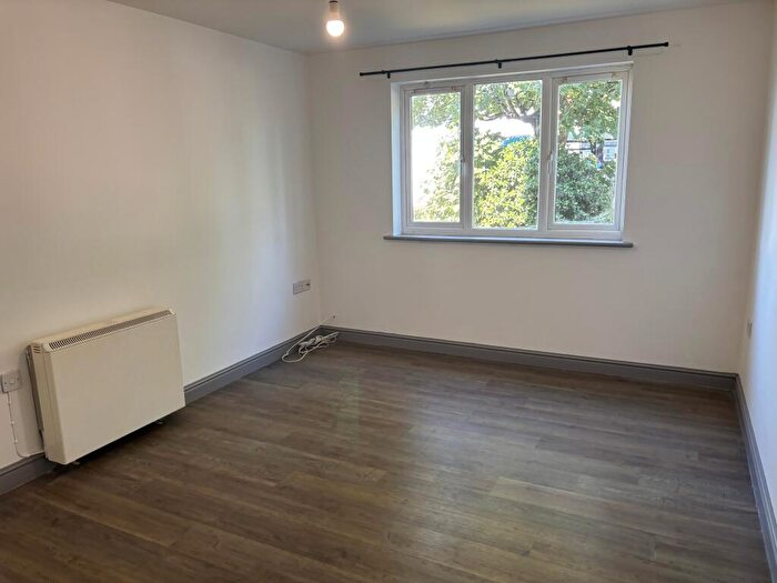 2 Bedroom Apartment To Rent In Roselee Court, CH42