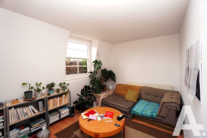 1 Bedroom Duplex To Rent In Flat C, Caledonian Road, London, N1