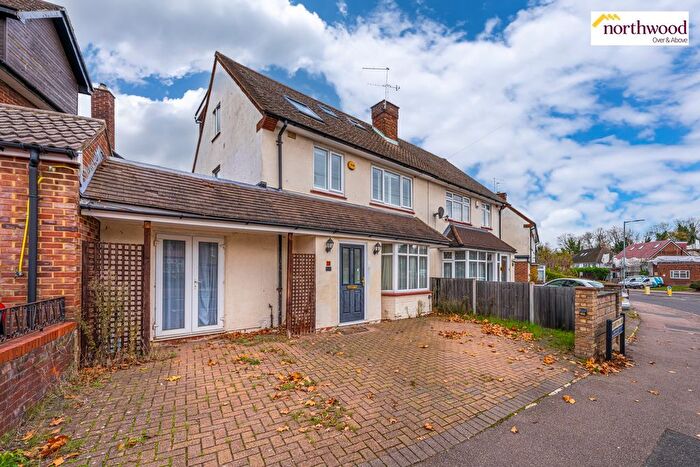 4 Bedroom Semi-Detached House For Sale In Garston Lane, Watford, WD25