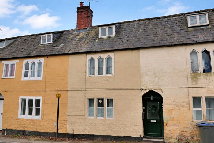 3 Bedroom Terraced House For Sale In Curzon Street, Calne, Wiltshire, SN11