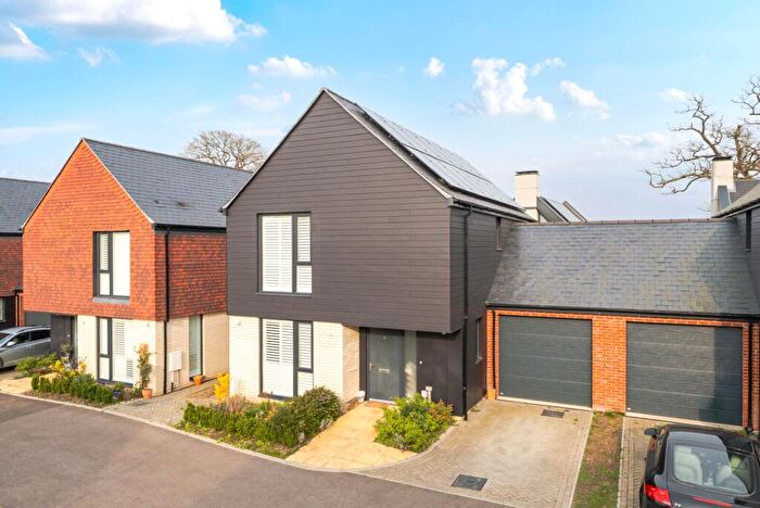 3 Bedroom Link Detached House To Rent In Buckthorn Grove, Cranleigh, Surrey, GU6