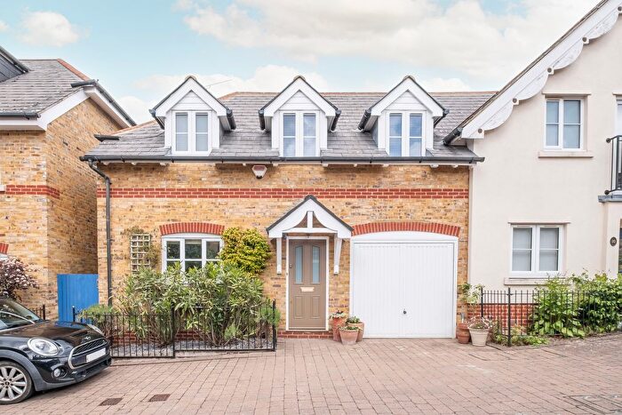 3 Bedroom Mews For Sale In Angel Mews, London, SW15