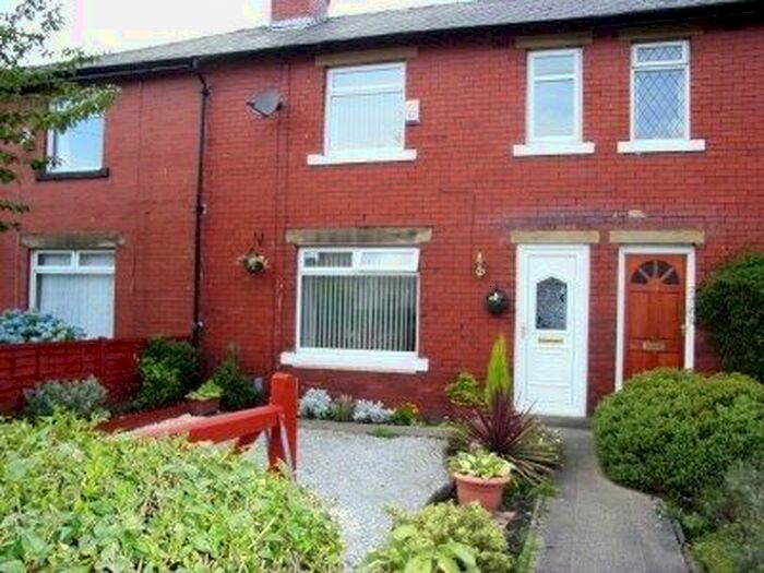 3 Bedroom Town House To Rent In Delph Crescent, Clayton, Bradford, BD14