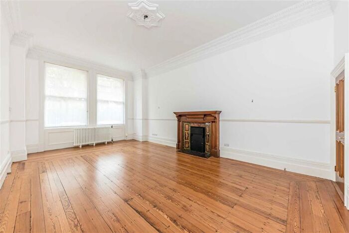 3 Bedroom Maisonette To Rent In Bina Gardens, London, SW5