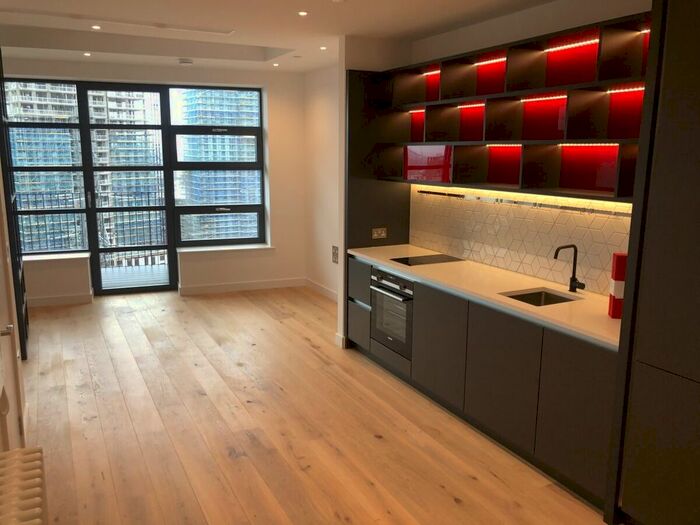Studio To Rent In City Island Way, London, E14