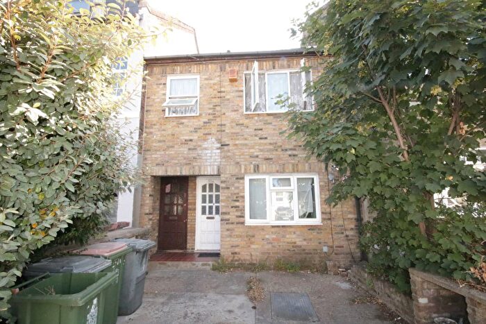 1 Bedroom Flat For Sale In Plaistow, E13
