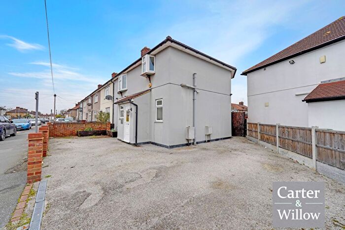 3 Bedroom End Terrace House For Sale In Fanshawe Crescent, Dagenham, RM9