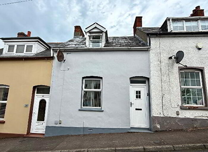 3 Bedroom Mid Terraced House For Sale In Glenbrook Terrace, Derry, BT48