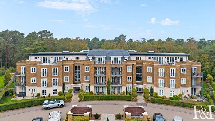 2 Bedroom Flat For Sale In Kingswood, Ascot, SL5