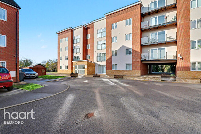 2 Bedroom Flat To Rent In Harrow Close, Bedford, MK42