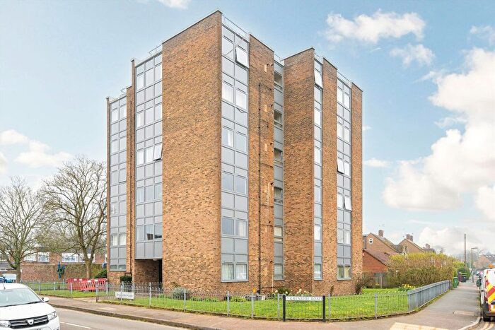 1 Bedroom Flat To Rent In Grenside Road, Weybridge, KT13