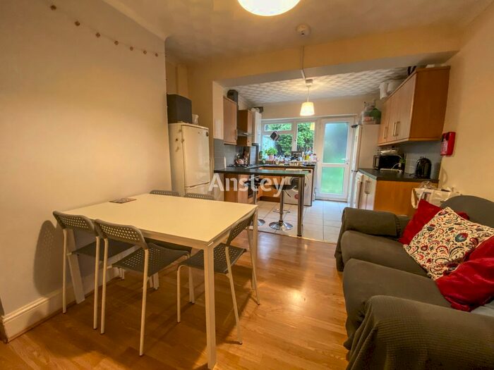 4 Bedroom Semi-Detached House To Rent In Merton Road, Highfield, Southampton, Hampshire, SO17