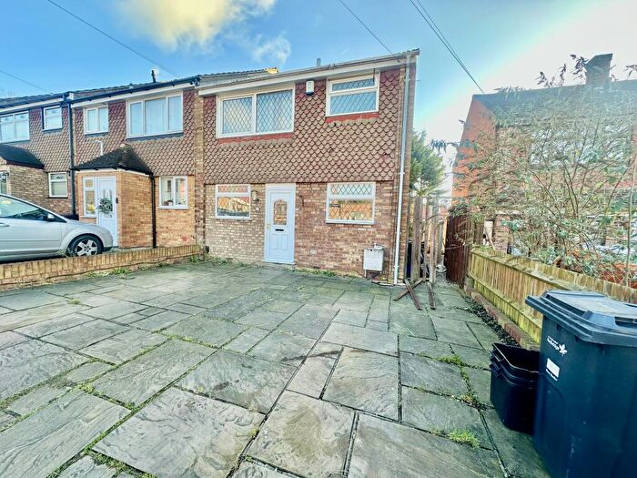 3 Bedroom House To Rent In Stevens Way, Chigwell, IG7