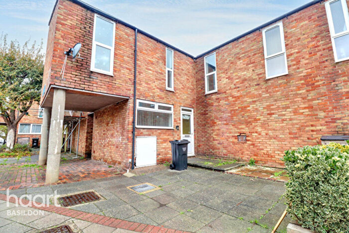 3 Bedroom Terraced House For Sale In Foxglove Court, Basildon No Chain !!!, SS15