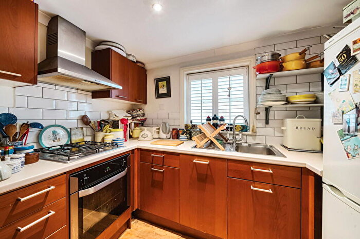 2 Bedroom Flat For Sale In Kennington Road, London, SE11