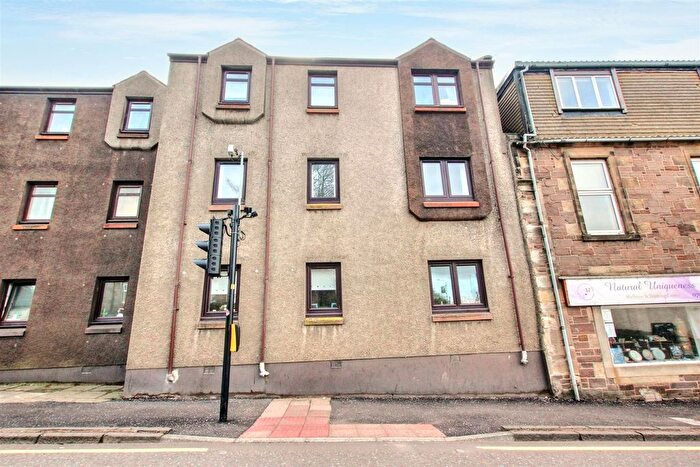 2 Bedroom Flat For Sale In Wellhead Court, Lanark, ML11