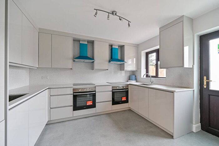 Studio To Rent In Hounslow Avenue, Hounslow, TW3