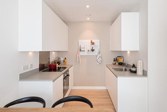 1 Bedroom Flat For Sale In Addiscombe Grove, Croydon, CR0