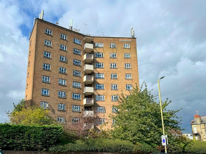 3 Bedroom Apartment To Rent In Orchard Mead House, Finchley Road, NW11