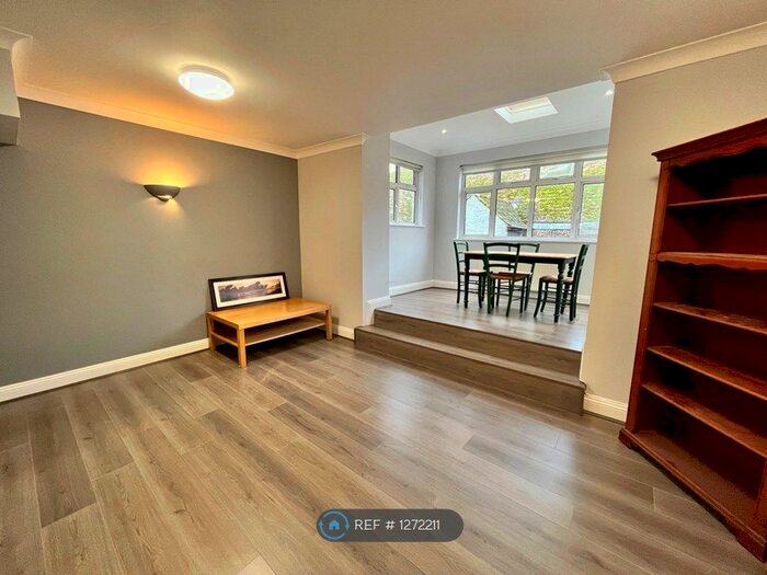 2 Bedroom Maisonette To Rent In The Masons, Gerrards Cross SL9