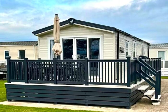 2 Bedroom Mobile Home For Sale In Hoburne Naish Holiday Park Barton On Sea, BH25
