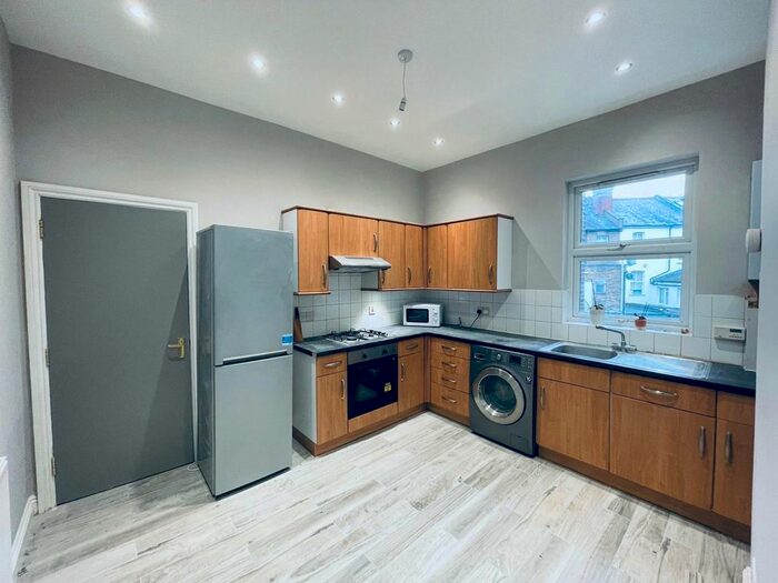 3 Bedroom Maisonette To Rent In Grove Hill Road, Harrow, HA1